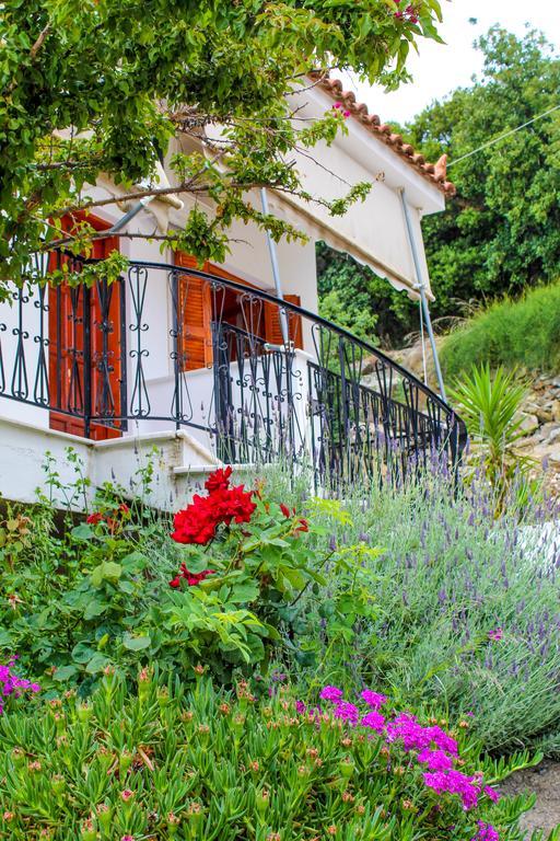 Guesthouse Lykourgos Mavrommátion エクステリア 写真